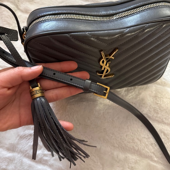 YSL Yves Saint Laurent Lou Camera Bag In Quilted Leather w/Tassel, in gray with - Picture 8 of 9